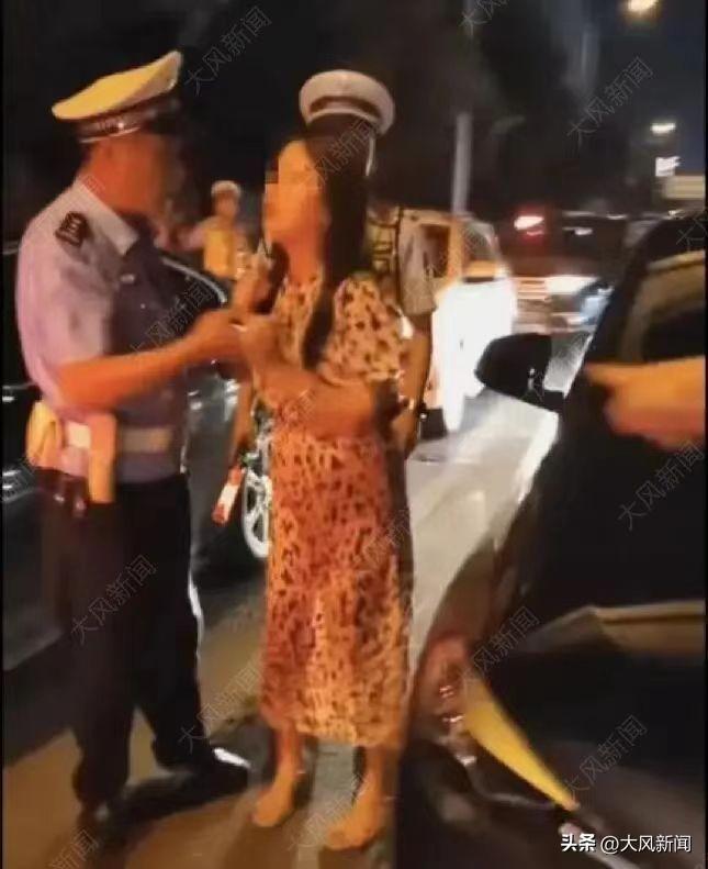 男子酒后付车费失误，21元变2100元的故事