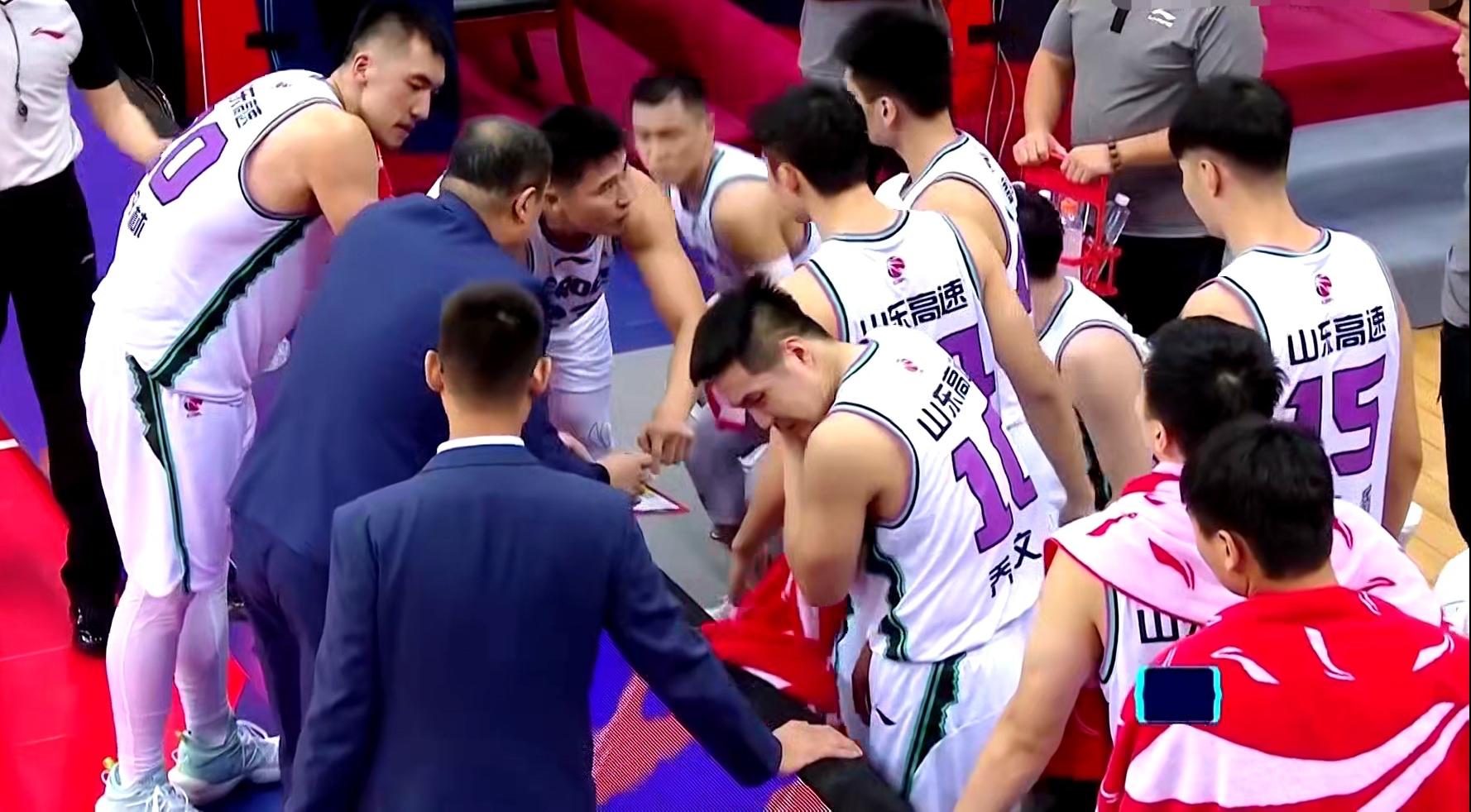 陶汉林荣登CBA历史篮板榜第八，篮球传奇再添辉煌篇章