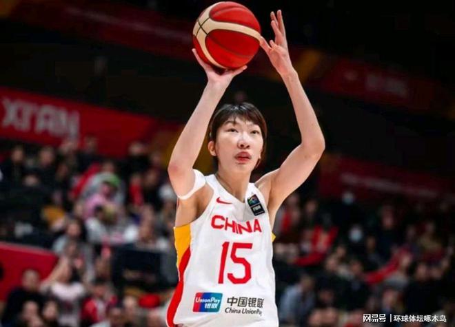 探寻小巷独特小店之际，揭秘中国女篮在奥运会上的身影！