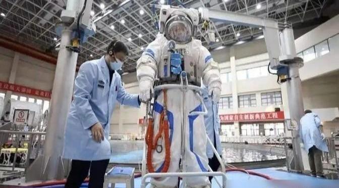 神舟十九号启航，星辰大海探索新征程！✨🚀