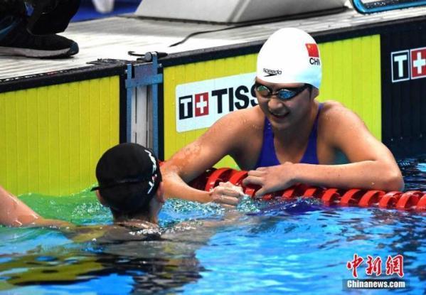 中国女子400米自由泳包揽金银铜牌，智能泳衣引领潮流，揭秘背后的秘密利器！