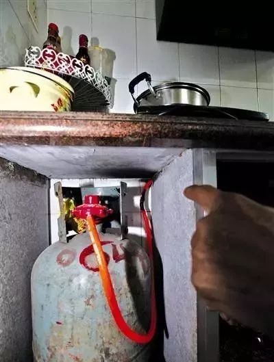 厨房液化气泄漏爆燃致母子烧伤事件处理指南及应急处理建议
