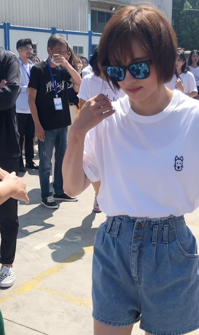 美国设计师故宫着装争议，文化碰撞下的励志故事