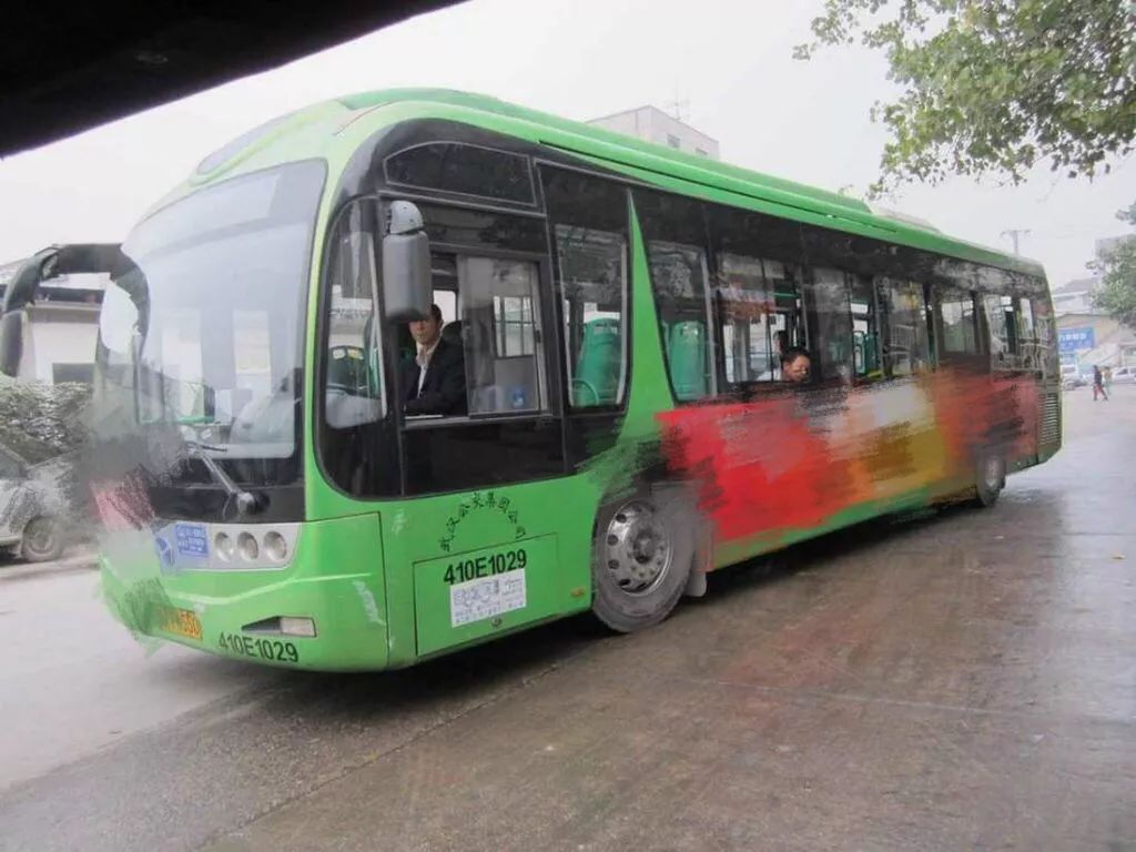 武汉公交回应下车请走好，哀悼歧义背后的深思