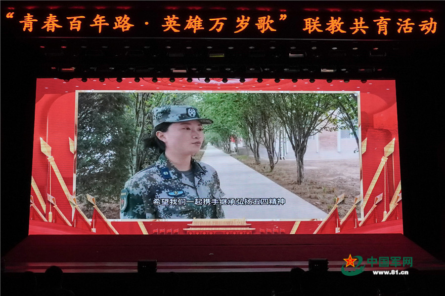 烈士陈祥榕母亲为问勇路揭牌，致敬英雄母亲，传承烈士精神