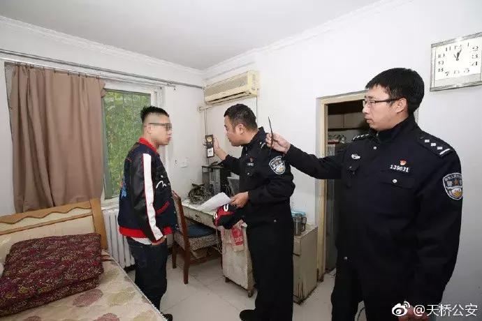 警方通报，58岁男子强吻猥亵女生事件背后的励志故事与警示反思