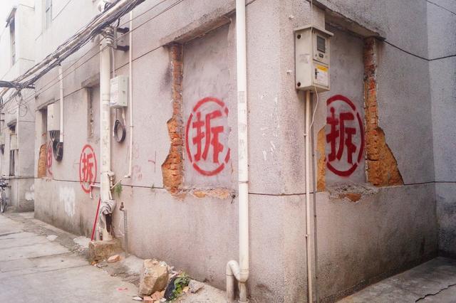 违建宿舍沿河占绿12年，时光下的反思与违建治理启示