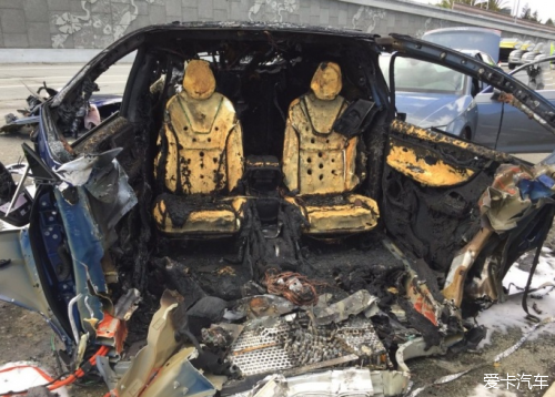 韩国特斯拉起火事件，司机被困后座惨遭烧亡的悲剧