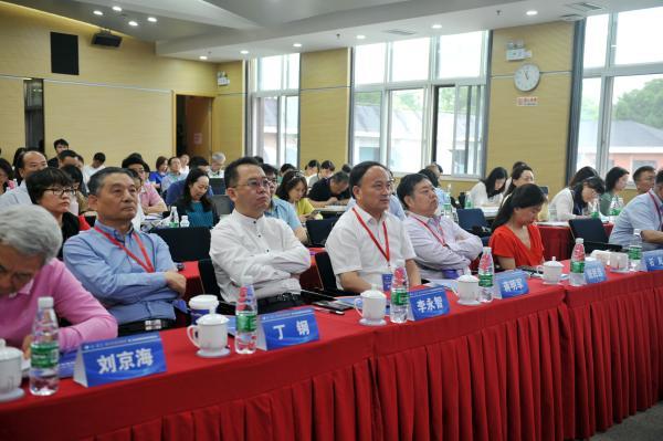 教师驾车撞倒三名孩子致一死两伤，事件反思与警醒启示