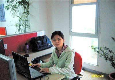女子挑衅遭灭火器喷击后的逆袭之路，自信之光的启示