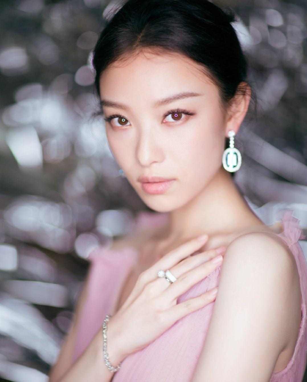演员倪妮,演员倪妮，闪耀影视界的璀璨明星