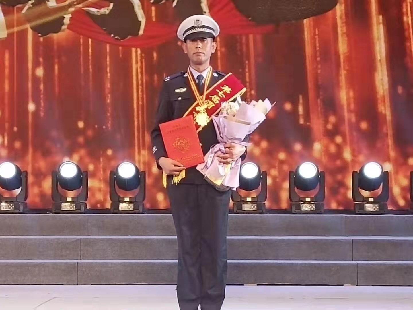 银行APP全新体验，科技之光照亮金融服务，告别抑郁情绪的新选择