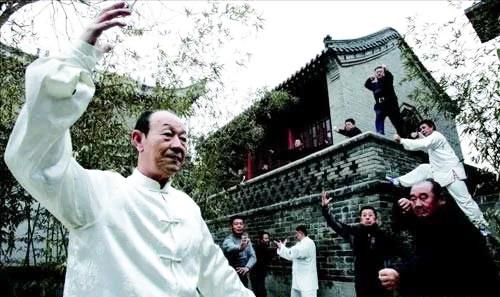 2016年热门歌曲大盘点，小巷中的音乐宝藏探秘之旅