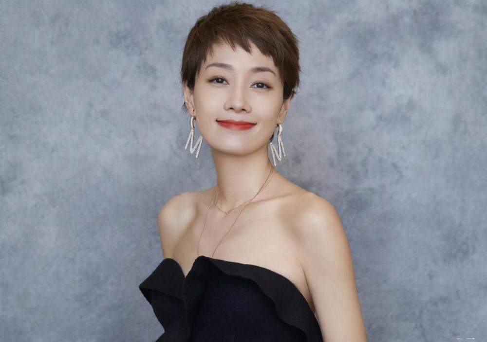 演员杜鹃，自然怀抱中的内心宁静与力量探寻