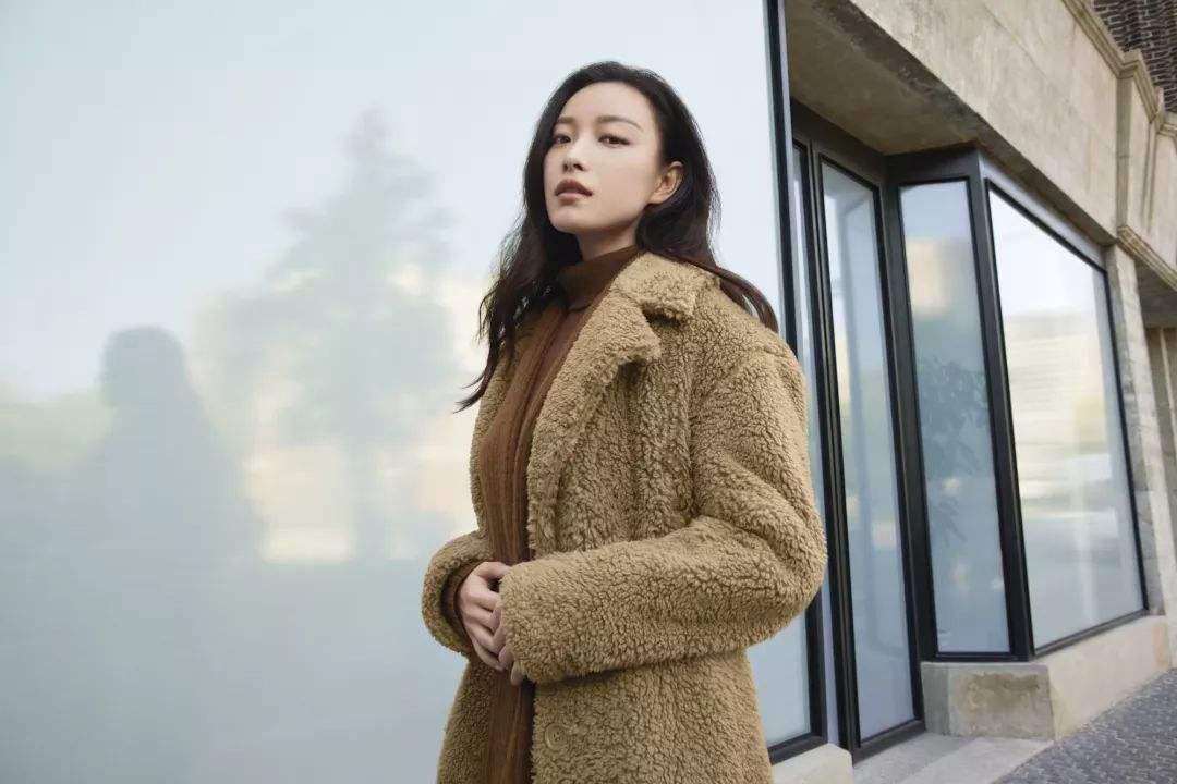倪妮优衣库新海报，自然美景与心灵之旅的交融探索
