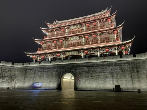 光影璀璨人生，明星与演员的双重角色探索